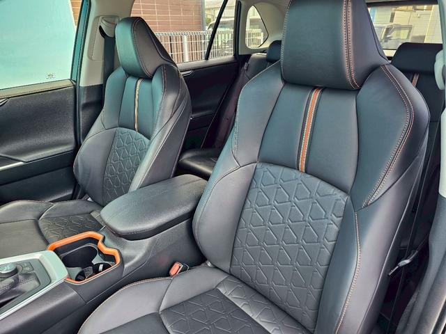 ＲＡＶ４ アドベンチャー　純正ナビ・トヨタセーフティセンス・アダプティブクルーズコントロール・パワートランクリッド・ブラインドスポットモニター・バックカメラ・Ｂｌｕｅｔｏｏｔｈ接続・ＥＴＣ・ＴＶ・純正１９インチアルミホイール（12枚目）