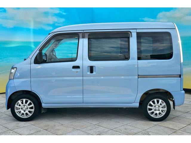 ハイゼットカーゴ デラックスリミテッド　ＫＥＮＷＯＯＤオーディオ・システムバー・ＥＴＣ・キーレス・ＡＢＳ・前席パワーウィンドウ・ＪＯＫＥＲ１３インチアルミホイール（3枚目）