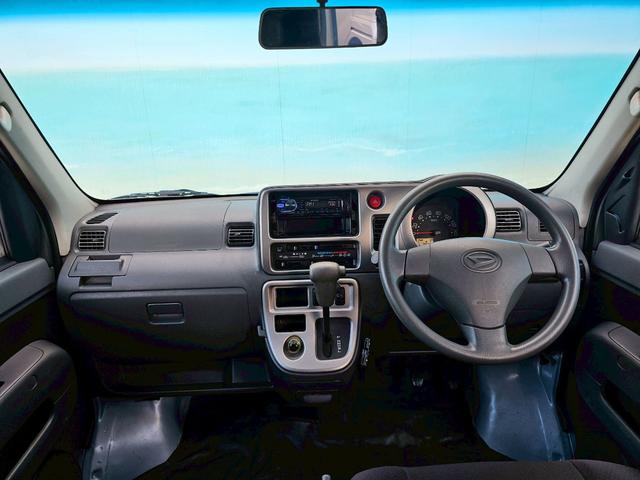 ハイゼットカーゴ デラックスリミテッド　ＫＥＮＷＯＯＤオーディオ・システムバー・ＥＴＣ・キーレス・ＡＢＳ・前席パワーウィンドウ・ＪＯＫＥＲ１３インチアルミホイール（4枚目）