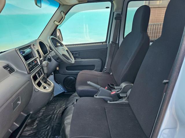 ハイゼットカーゴ デラックスリミテッド　ＫＥＮＷＯＯＤオーディオ・システムバー・ＥＴＣ・キーレス・ＡＢＳ・前席パワーウィンドウ・ＪＯＫＥＲ１３インチアルミホイール（6枚目）