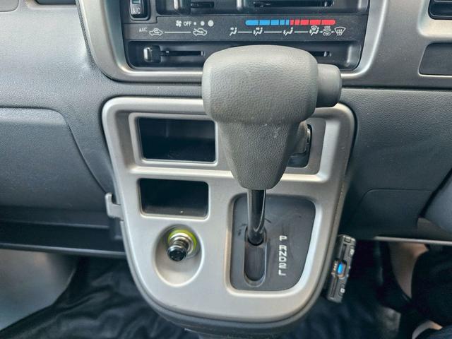 ハイゼットカーゴ デラックスリミテッド　ＫＥＮＷＯＯＤオーディオ・システムバー・ＥＴＣ・キーレス・ＡＢＳ・前席パワーウィンドウ・ＪＯＫＥＲ１３インチアルミホイール（18枚目）