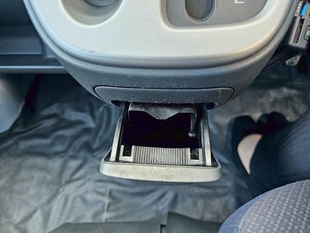 ハイゼットカーゴ デラックスリミテッド　ＫＥＮＷＯＯＤオーディオ・システムバー・ＥＴＣ・キーレス・ＡＢＳ・前席パワーウィンドウ・ＪＯＫＥＲ１３インチアルミホイール（25枚目）