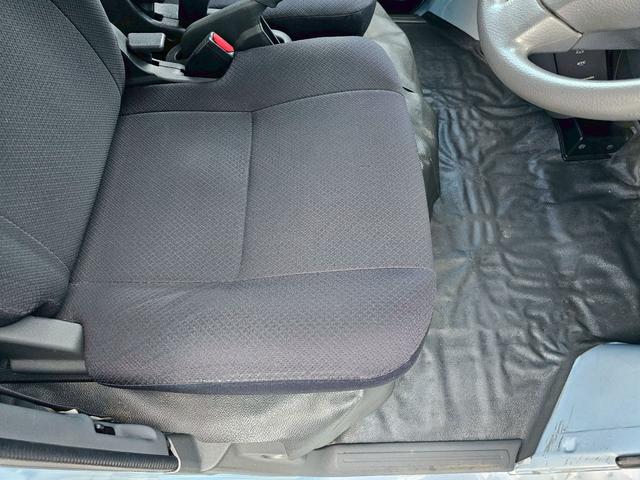 ハイゼットカーゴ デラックスリミテッド　ＫＥＮＷＯＯＤオーディオ・システムバー・ＥＴＣ・キーレス・ＡＢＳ・前席パワーウィンドウ・ＪＯＫＥＲ１３インチアルミホイール（27枚目）