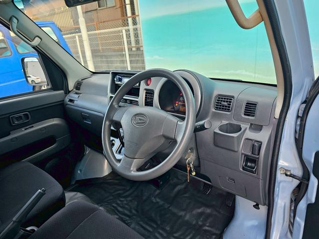 ハイゼットカーゴ デラックスリミテッド　ＫＥＮＷＯＯＤオーディオ・システムバー・ＥＴＣ・キーレス・ＡＢＳ・前席パワーウィンドウ・ＪＯＫＥＲ１３インチアルミホイール（30枚目）