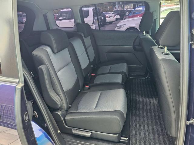 プレマシー ２０Ｚ　社外ナビ・バックモニター・Ｂｌｕｅｔｏｏｔｈ接続・両側電動スライドドア・ＥＴＣ・ＴＶ・電動格納ミラー・オートライト・オートエアコン・純正１７インチアルミホイール（7枚目）