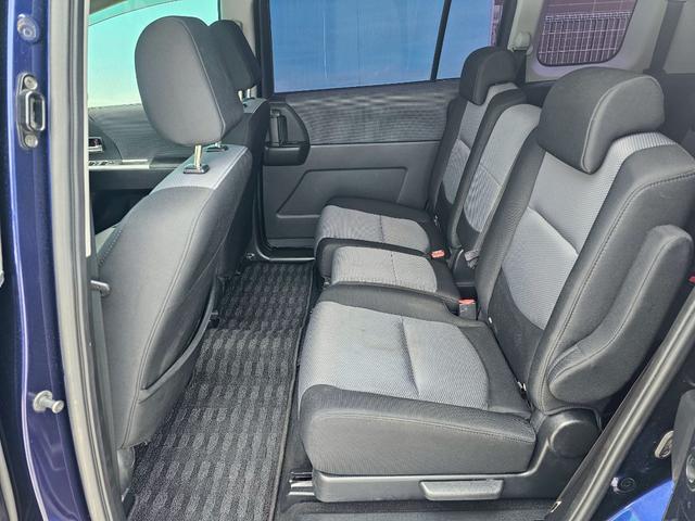 プレマシー ２０Ｚ　社外ナビ・バックモニター・Ｂｌｕｅｔｏｏｔｈ接続・両側電動スライドドア・ＥＴＣ・ＴＶ・電動格納ミラー・オートライト・オートエアコン・純正１７インチアルミホイール（8枚目）