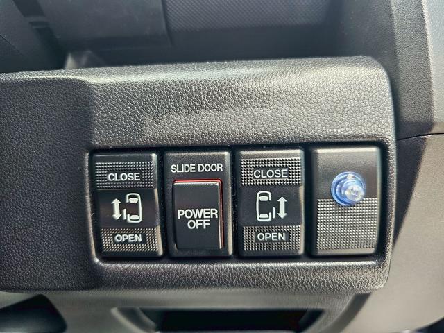 プレマシー ２０Ｚ　社外ナビ・バックモニター・Ｂｌｕｅｔｏｏｔｈ接続・両側電動スライドドア・ＥＴＣ・ＴＶ・電動格納ミラー・オートライト・オートエアコン・純正１７インチアルミホイール（18枚目）