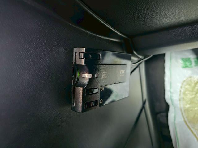 プレマシー ２０Ｚ　社外ナビ・バックモニター・Ｂｌｕｅｔｏｏｔｈ接続・両側電動スライドドア・ＥＴＣ・ＴＶ・電動格納ミラー・オートライト・オートエアコン・純正１７インチアルミホイール（21枚目）