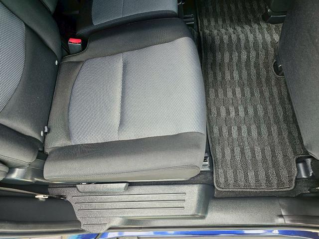 プレマシー ２０Ｚ　社外ナビ・バックモニター・Ｂｌｕｅｔｏｏｔｈ接続・両側電動スライドドア・ＥＴＣ・ＴＶ・電動格納ミラー・オートライト・オートエアコン・純正１７インチアルミホイール（40枚目）