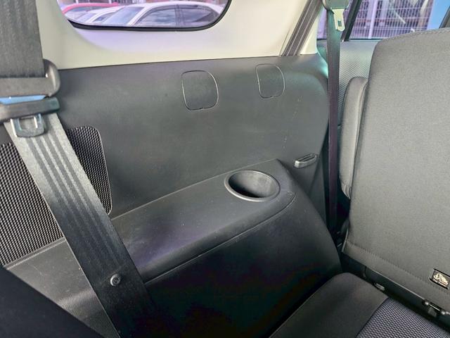 プレマシー ２０Ｚ　社外ナビ・バックモニター・Ｂｌｕｅｔｏｏｔｈ接続・両側電動スライドドア・ＥＴＣ・ＴＶ・電動格納ミラー・オートライト・オートエアコン・純正１７インチアルミホイール（45枚目）