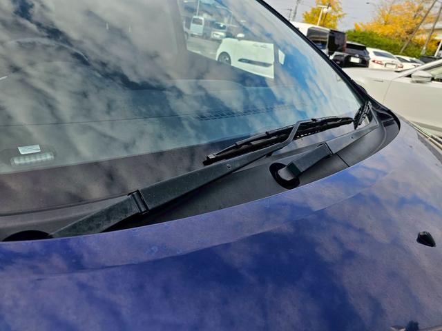 プレマシー ２０Ｚ　社外ナビ・バックモニター・Ｂｌｕｅｔｏｏｔｈ接続・両側電動スライドドア・ＥＴＣ・ＴＶ・電動格納ミラー・オートライト・オートエアコン・純正１７インチアルミホイール（50枚目）