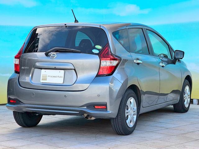 ノート Ｘ　純正ナビ・スマートルームミラー・アラウンドビューモニター・エマージェンシーブレーキ・Ｂｌｕｅｔｏｏｔｈ接続・ＴＶ・オートライト・プッシュスタート・純正１４インチスチールホイール（3枚目）