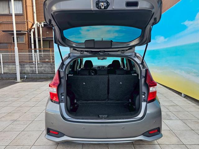 ノート Ｘ　純正ナビ・スマートルームミラー・アラウンドビューモニター・エマージェンシーブレーキ・Ｂｌｕｅｔｏｏｔｈ接続・ＴＶ・オートライト・プッシュスタート・純正１４インチスチールホイール（9枚目）