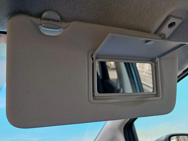 ノート Ｘ　純正ナビ・スマートルームミラー・アラウンドビューモニター・エマージェンシーブレーキ・Ｂｌｕｅｔｏｏｔｈ接続・ＴＶ・オートライト・プッシュスタート・純正１４インチスチールホイール（16枚目）