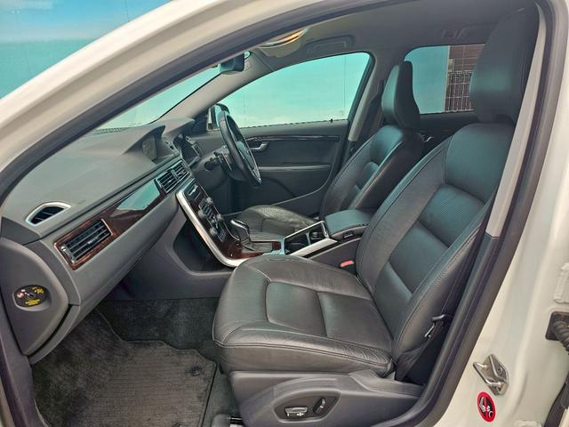 Ｖ７０ Ｔ４　ＳＥ　純正ナビ・本革シート・バックモニター・セーフティパッケージ・シートエアコン・ＴＶ・ルーフレール・パワーバックドア・クルーズコントロール・メモリーシート・ブラインドスポットモニター（7枚目）