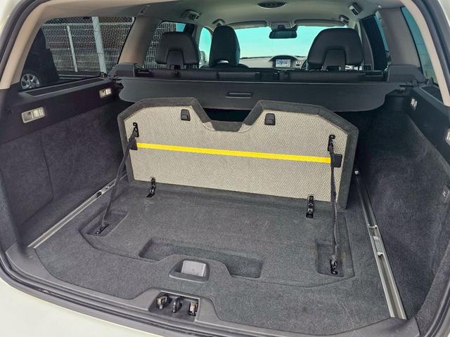 Ｖ７０ Ｔ４　ＳＥ　純正ナビ・本革シート・バックモニター・セーフティパッケージ・シートエアコン・ＴＶ・ルーフレール・パワーバックドア・クルーズコントロール・メモリーシート・ブラインドスポットモニター（10枚目）