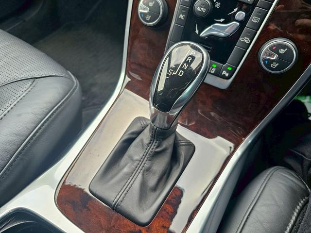 Ｖ７０ Ｔ４　ＳＥ　純正ナビ・本革シート・バックモニター・セーフティパッケージ・シートエアコン・ＴＶ・ルーフレール・パワーバックドア・クルーズコントロール・メモリーシート・ブラインドスポットモニター（22枚目）