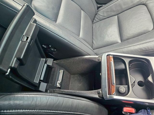 Ｖ７０ Ｔ４　ＳＥ　純正ナビ・本革シート・バックモニター・セーフティパッケージ・シートエアコン・ＴＶ・ルーフレール・パワーバックドア・クルーズコントロール・メモリーシート・ブラインドスポットモニター（33枚目）