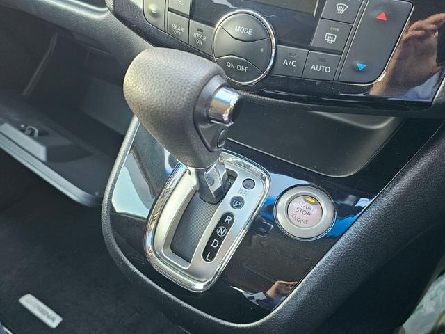 セレナ ハイウェイスター　Ｖセレクション＋セーフティ　ＳＨＶ　純正ナビ・後席モニター・アラウンドビューモニター・エマージェンシーブレーキ・クルーズコントロール・バックカメラ・ドライブレコーダー・ＥＴＣ・ＴＶ・両側電動スライドドア・純正１６インチホイール（30枚目）