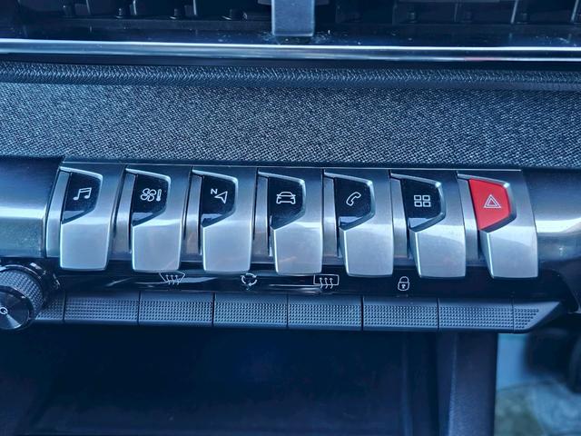 ５００８ アリュール　純正ナビ・３６０°ビジョン・パワートランクリッド・Ｂｌｕｅｔｏｏｔｈ接続・ＵＳＢ接続・ＥＴＣ・ブラインドスポットモニター・パドルシフト・プッシュスタート・純正１８インチアルミホイール（33枚目）