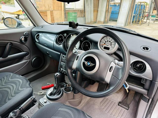 ＭＩＮＩ ワン　銀色　Ｂｌｕｅｔｏｏｔｈ、ナビ　Ｃａｒｐｌａｙ　ドラレコ　ドライブレコーダー　バックカメラ　バックモニター　ＥＴＣ　ＵＳＢ充電　アルミホイール　オプション（　ユニオンジャック　ミラー　テール（25枚目）