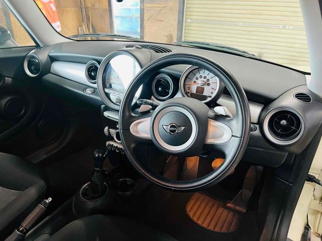 ＭＩＮＩ ワン　Ｒ５６　６ＡＴ　白　Ｂｌｕｅｔｏｏｔｈ　Ｃａｒｐｌａｙ　Ａｎｄｒｏｉｄ　Ａｕｔｏ　ナビ　ドラレコ　ドライブレコーダー　バックカメラ　ＥＴＣ　ＵＳＢ　アルミ　ユニオンジャック　テール　ＧＴ　Ｍｏｔｏｒｓ（9枚目）