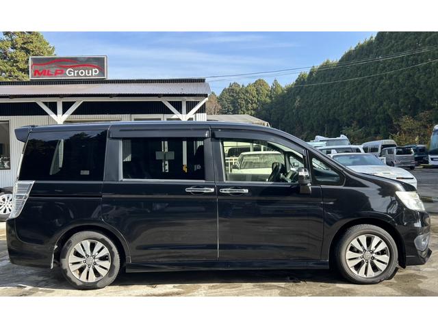 ステップワゴンスパーダ Ｓ　ＥＴＣ　バックカメラ　ＴＶ　両側電動スライドドア　オートライト　ＨＩＤ　スマートキー　アイドリングストップ　３列シート　ＣＶＴ　アルミホイール　盗難防止システム　衝突安全ボディ　ＡＢＳ　ＥＳＣ（5枚目）