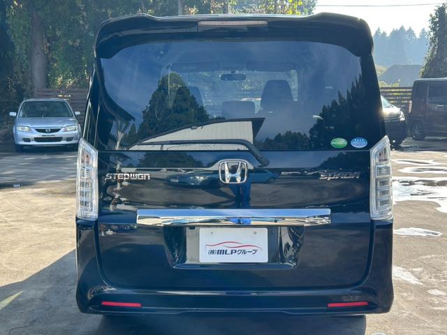 ステップワゴンスパーダ Ｓ　ＥＴＣ　バックカメラ　ＴＶ　両側電動スライドドア　オートライト　ＨＩＤ　スマートキー　アイドリングストップ　３列シート　ＣＶＴ　アルミホイール　盗難防止システム　衝突安全ボディ　ＡＢＳ　ＥＳＣ（8枚目）