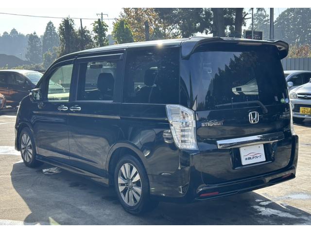 ステップワゴンスパーダ Ｓ　ＥＴＣ　バックカメラ　ＴＶ　両側電動スライドドア　オートライト　ＨＩＤ　スマートキー　アイドリングストップ　３列シート　ＣＶＴ　アルミホイール　盗難防止システム　衝突安全ボディ　ＡＢＳ　ＥＳＣ（9枚目）