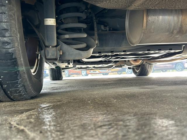 ステップワゴンスパーダ Ｓ　ＥＴＣ　バックカメラ　ＴＶ　両側電動スライドドア　オートライト　ＨＩＤ　スマートキー　アイドリングストップ　３列シート　ＣＶＴ　アルミホイール　盗難防止システム　衝突安全ボディ　ＡＢＳ　ＥＳＣ（11枚目）