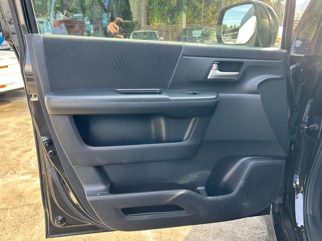 ステップワゴンスパーダ Ｓ　ＥＴＣ　バックカメラ　ＴＶ　両側電動スライドドア　オートライト　ＨＩＤ　スマートキー　アイドリングストップ　３列シート　ＣＶＴ　アルミホイール　盗難防止システム　衝突安全ボディ　ＡＢＳ　ＥＳＣ（16枚目）