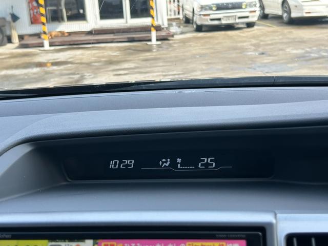 ステップワゴンスパーダ Ｓ　ＥＴＣ　バックカメラ　ＴＶ　両側電動スライドドア　オートライト　ＨＩＤ　スマートキー　アイドリングストップ　３列シート　ＣＶＴ　アルミホイール　盗難防止システム　衝突安全ボディ　ＡＢＳ　ＥＳＣ（27枚目）