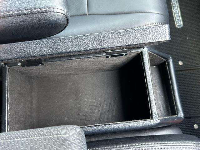 ステップワゴンスパーダ Ｓ　ＥＴＣ　バックカメラ　ＴＶ　両側電動スライドドア　オートライト　ＨＩＤ　スマートキー　アイドリングストップ　３列シート　ＣＶＴ　アルミホイール　盗難防止システム　衝突安全ボディ　ＡＢＳ　ＥＳＣ（32枚目）