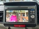 TV付きの車となっております。ドライブの合間の休憩中に気になる番組を見ることができます。