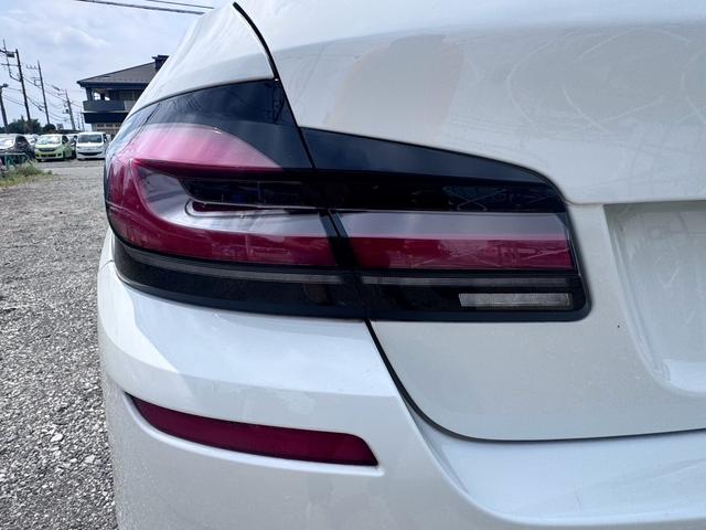 ５シリーズ ５２３ｄブルーパフォーマンスＭスポーツパッケージ　ディーラー車　右ハンドル　アルピンホワイト　純正ナビ　地デジ　バックカメラ　ミラー一体型ＥＴＣ　パドルシフト　ＤＲＬ　社外ヘッドライト　グリル　テール電図（ＬＥＤモーション付）取扱説明書　整備手帳（12枚目）