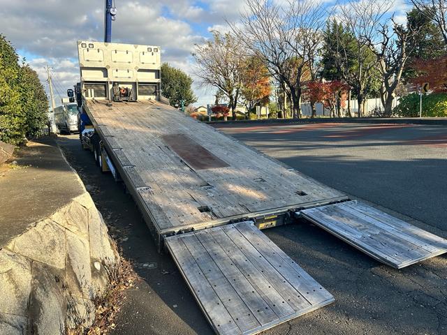 ギガ クレーン付きセルフローダー　１１．４ｔ　４軸　アイバワークスセルフローダー　タダノ４段クレーン　ラジコン　ローダーリモコン　ウインチ　３８０馬力　アイドリングストップ　ＥＴＣ２．０　クールホットボックス（10枚目）