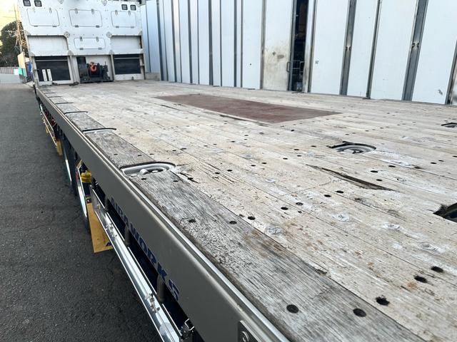 ギガ クレーン付きセルフローダー　１１．４ｔ　４軸　アイバワークスセルフローダー　タダノ４段クレーン　ラジコン　ローダーリモコン　ウインチ　３８０馬力　アイドリングストップ　ＥＴＣ２．０　クールホットボックス（14枚目）