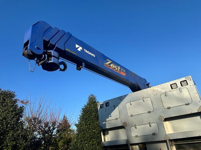 ギガ クレーン付きセルフローダー　１１．４ｔ　４軸　アイバワークスセルフローダー　タダノ４段クレーン　ラジコン　ローダーリモコン　ウインチ　３８０馬力　アイドリングストップ　ＥＴＣ２．０　クールホットボックス（17枚目）