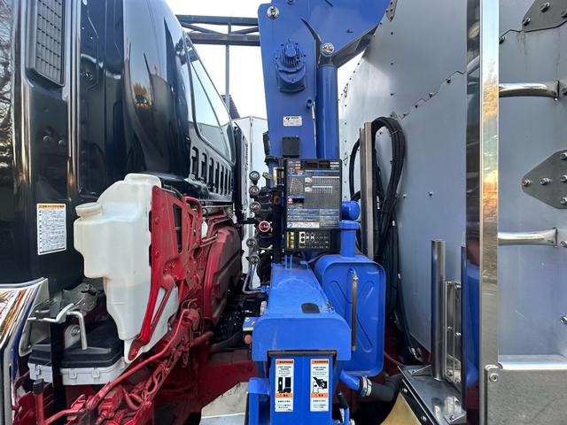 ギガ クレーン付きセルフローダー　１１．４ｔ　４軸　アイバワークスセルフローダー　タダノ４段クレーン　ラジコン　ローダーリモコン　ウインチ　３８０馬力　アイドリングストップ　ＥＴＣ２．０　クールホットボックス（20枚目）
