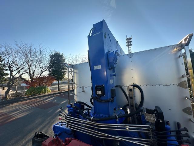 ギガ クレーン付きセルフローダー　１１．４ｔ　４軸　アイバワークスセルフローダー　タダノ４段クレーン　ラジコン　ローダーリモコン　ウインチ　３８０馬力　アイドリングストップ　ＥＴＣ２．０　クールホットボックス（30枚目）