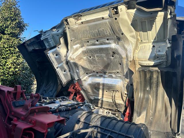 ギガ クレーン付きセルフローダー　１１．４ｔ　４軸　アイバワークスセルフローダー　タダノ４段クレーン　ラジコン　ローダーリモコン　ウインチ　３８０馬力　アイドリングストップ　ＥＴＣ２．０　クールホットボックス（32枚目）