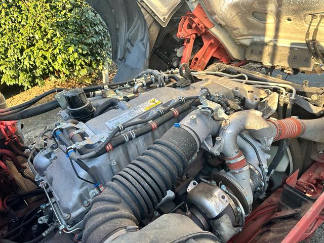 ギガ クレーン付きセルフローダー　１１．４ｔ　４軸　アイバワークスセルフローダー　タダノ４段クレーン　ラジコン　ローダーリモコン　ウインチ　３８０馬力　アイドリングストップ　ＥＴＣ２．０　クールホットボックス（35枚目）