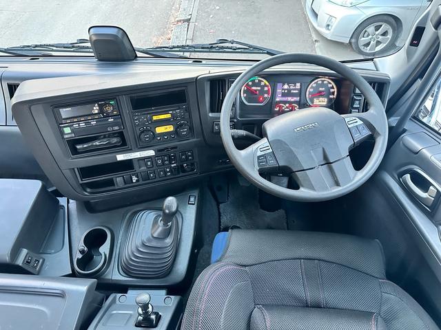 ギガ クレーン付きセルフローダー　１１．４ｔ　４軸　アイバワークスセルフローダー　タダノ４段クレーン　ラジコン　ローダーリモコン　ウインチ　３８０馬力　アイドリングストップ　ＥＴＣ２．０　クールホットボックス（40枚目）