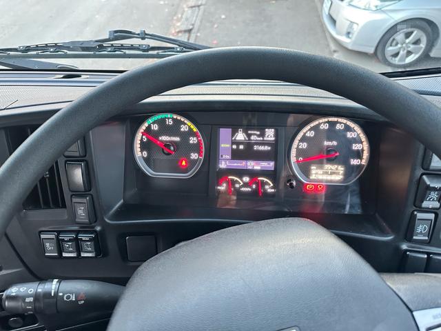 ギガ クレーン付きセルフローダー　１１．４ｔ　４軸　アイバワークスセルフローダー　タダノ４段クレーン　ラジコン　ローダーリモコン　ウインチ　３８０馬力　アイドリングストップ　ＥＴＣ２．０　クールホットボックス（42枚目）