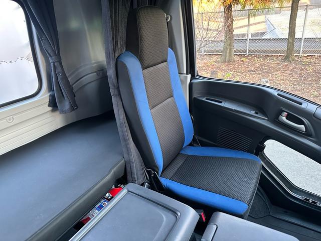 ギガ クレーン付きセルフローダー　１１．４ｔ　４軸　アイバワークスセルフローダー　タダノ４段クレーン　ラジコン　ローダーリモコン　ウインチ　３８０馬力　アイドリングストップ　ＥＴＣ２．０　クールホットボックス（48枚目）