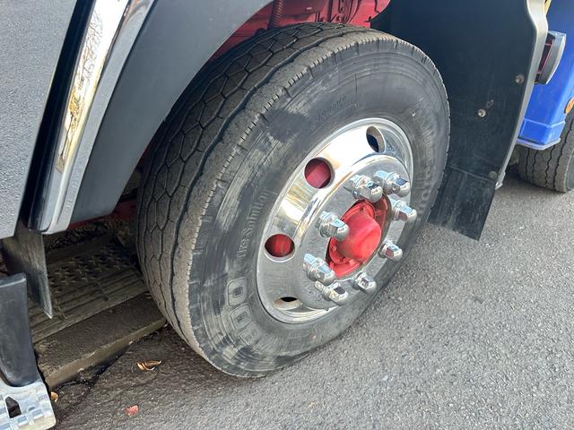 ギガ クレーン付きセルフローダー　１１．４ｔ　４軸　アイバワークスセルフローダー　タダノ４段クレーン　ラジコン　ローダーリモコン　ウインチ　３８０馬力　アイドリングストップ　ＥＴＣ２．０　クールホットボックス（60枚目）