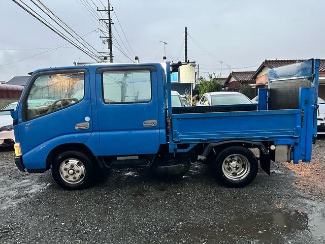 デュトロ Ｗキャブ　車検Ｒ８年５月１日　６人乗り　５速ＭＴ　極東パワーゲート　積載量　２０００ｋｇ（4枚目）