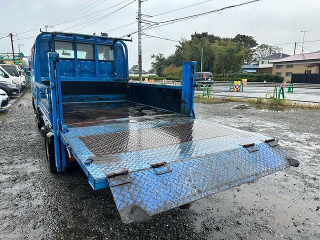 デュトロ Ｗキャブ　車検Ｒ８年５月１日　６人乗り　５速ＭＴ　極東パワーゲート　積載量　２０００ｋｇ（11枚目）