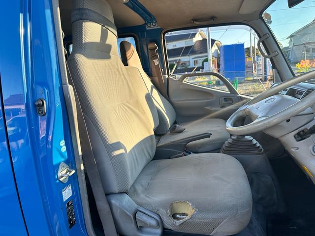 デュトロ Ｗキャブ　車検Ｒ８年５月１日　６人乗り　５速ＭＴ　極東パワーゲート　積載量　２０００ｋｇ（18枚目）