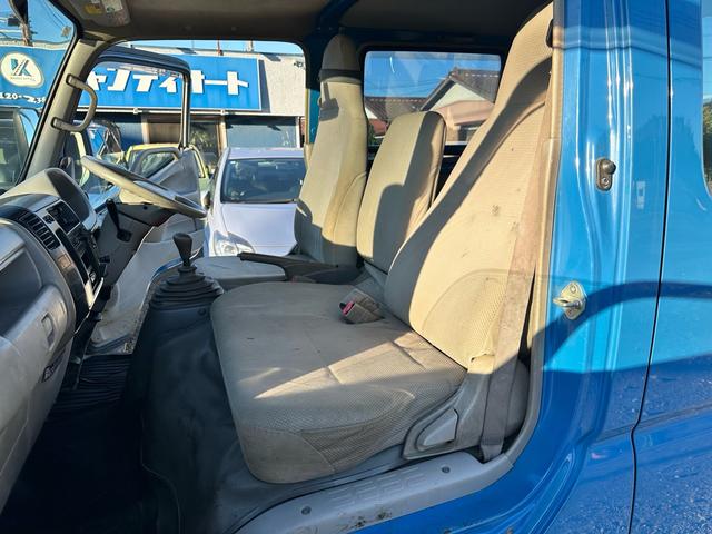 デュトロ Ｗキャブ　車検Ｒ８年５月１日　６人乗り　５速ＭＴ　極東パワーゲート　積載量　２０００ｋｇ（19枚目）